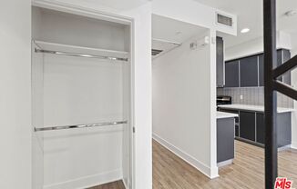 1439 N Poinsettia Pl