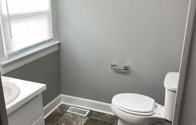 2 beds, 1 bath, $1,100