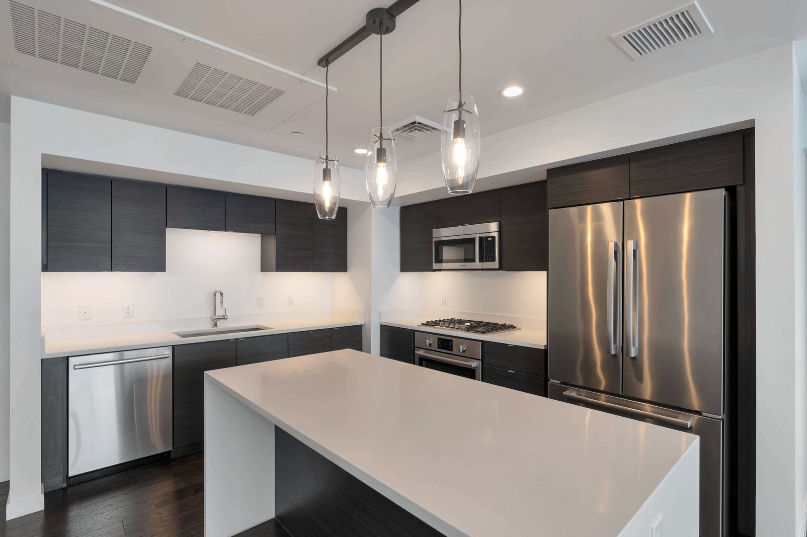 Luxury Condo in the Heart of Downtown Phoenix – Modern Living with Skyline Views!