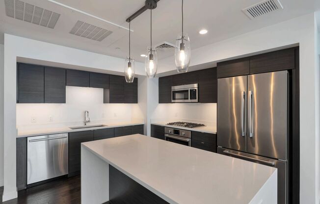 Luxury Condo in the Heart of Downtown Phoenix – Modern Living with Skyline Views!