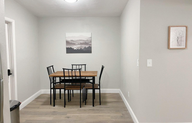 321 E 4 ST