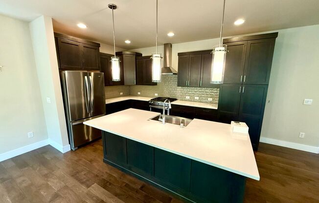 Harbour Crossing Comfort – Light-Filled Home with Daylight Basement