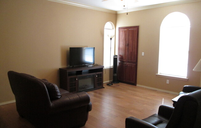 2 beds, 2 baths, $1,450, Unit UNIT 8 1