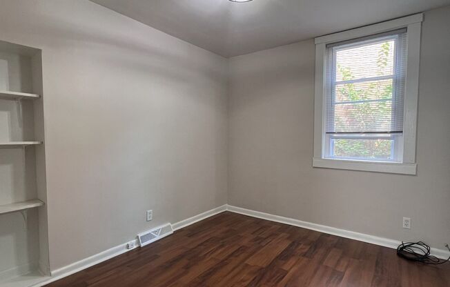 2 beds, 1 bath, $1,100, Unit 548 Valley Rd Apt B