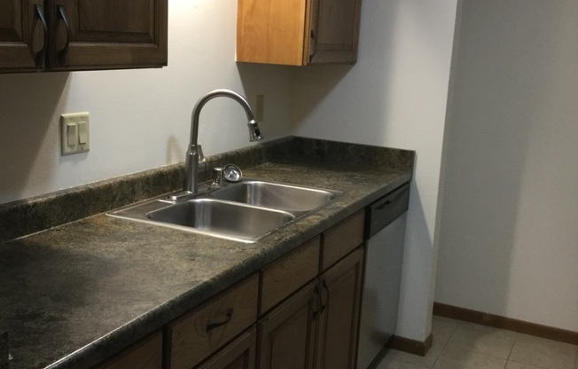 2 beds, 1 bath, 965 sqft, $1,650, Unit 7766RC