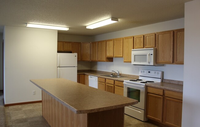 3 beds, 2 baths, 1,285 sqft, $1,425, Unit 323