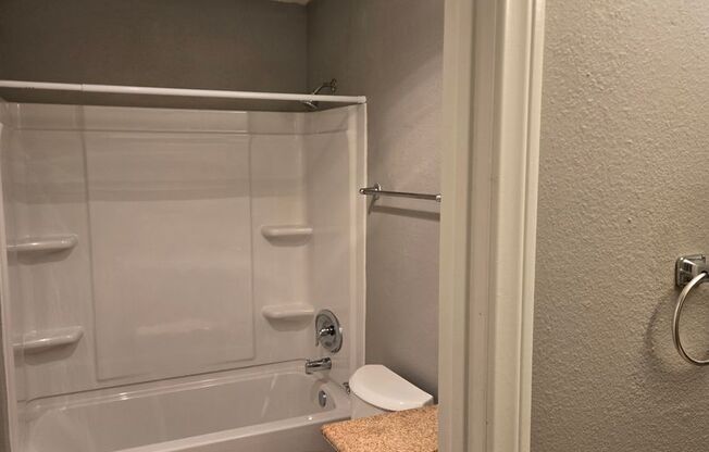 2 beds, 1 bath, $2,100, Unit UNIT 37