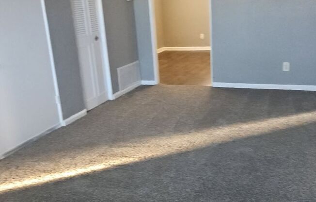 2 beds, 1 bath, 750 sqft, $1,020, Unit B07 1060 01