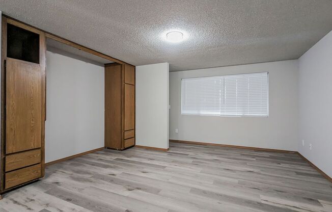 130 W Gilman Avenue