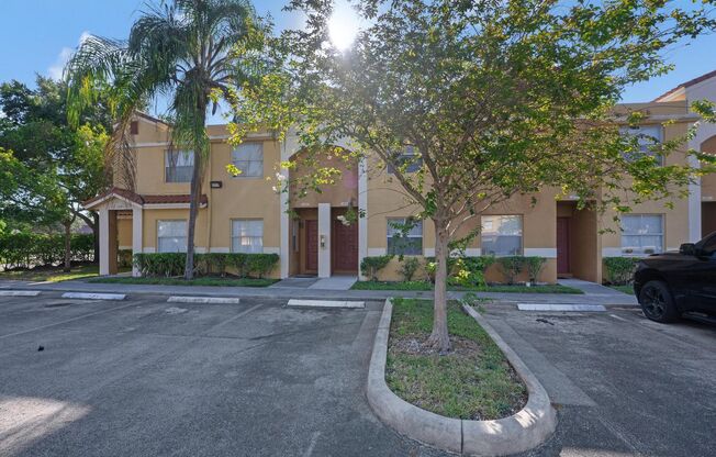 BEAUTFUL RENOVATED TOWNHOUSE 2 BEDROOMS AND 2/2.5 BATHROOMS