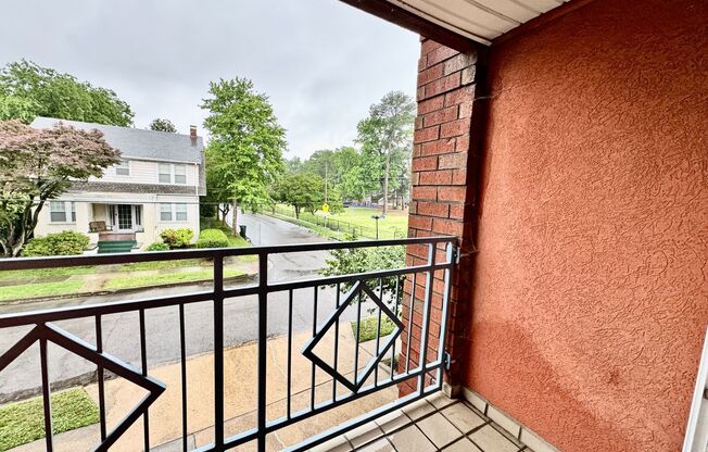 Ready NOW!!!! 2-Bedroom Condo In Ghent! Reserved Parking - Pet Friendly - Some Utilities Inlcuded!
