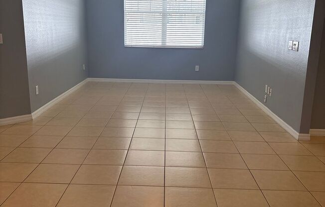 Beautiful 4-Bedroom Home in the Gated Water’s Edge Community/Lake Nona