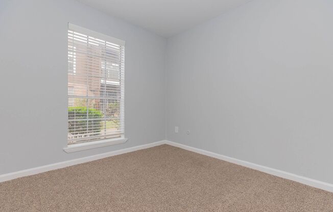 2 beds, 1 bath, 740 sqft, $1,140
