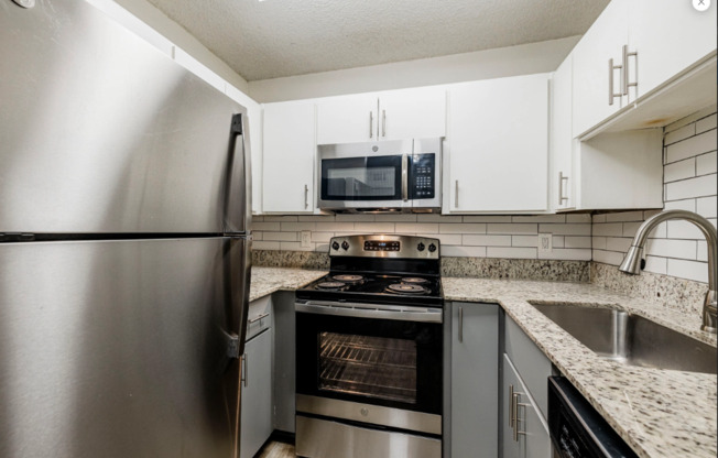 1 bed, 1 bath, 688 sqft, $1,175, Unit R-147