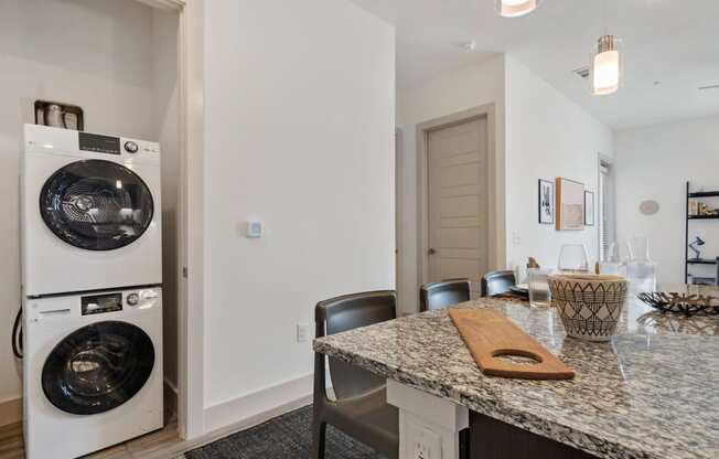 Washer/Dryer Included