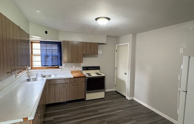 2 Bedroom 1 Bathroom Duplex in Cedar Falls!