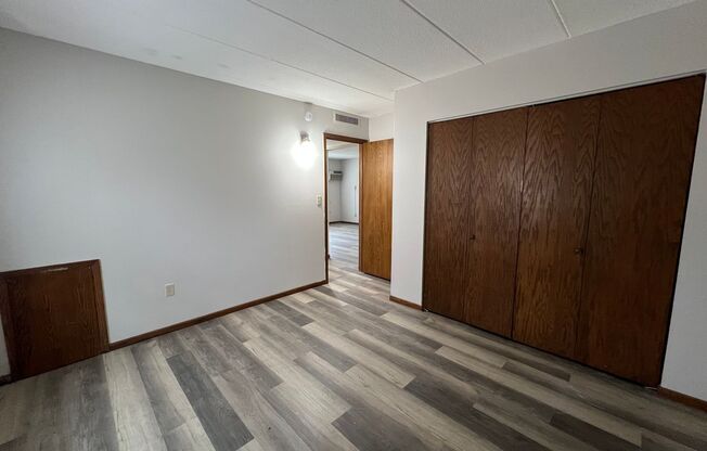 2 beds, 1 bath, $925, Unit A1532-1A