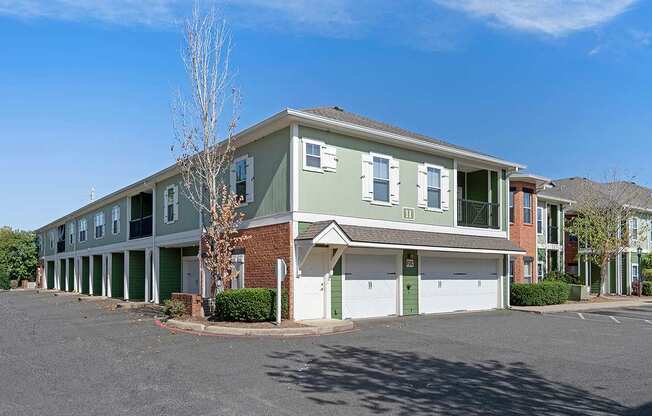 Exterior at Reflections of Island Park Apartments, Shreveport, LA