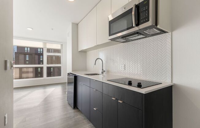 Studio, 1 bath, 282 sqft, $1,330, Unit 609