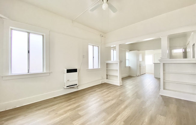 543 W 16 ST