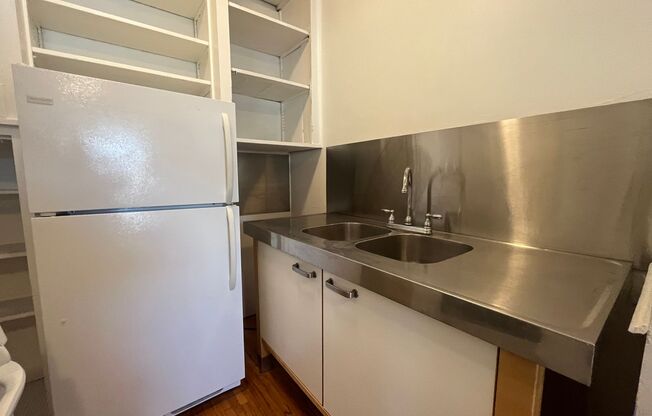 1 bed, 1 bath, 700 sqft, $1,231, Unit 102