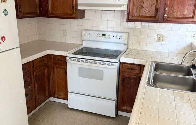 2 beds, 2 baths, 986 sqft, $1,005, Unit #B