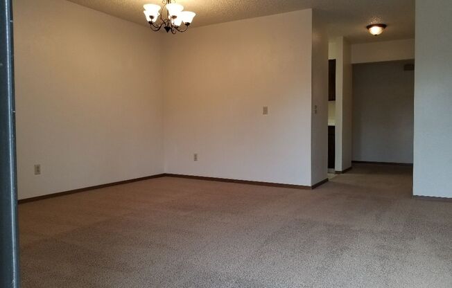 2 beds, 1 bath, 1,032 sqft, $1,045, Unit 1015C