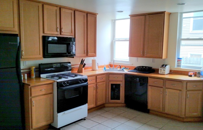 Large Four Bedroom Two Full Bath House in the Southside Slopes - Central Air - Laundry