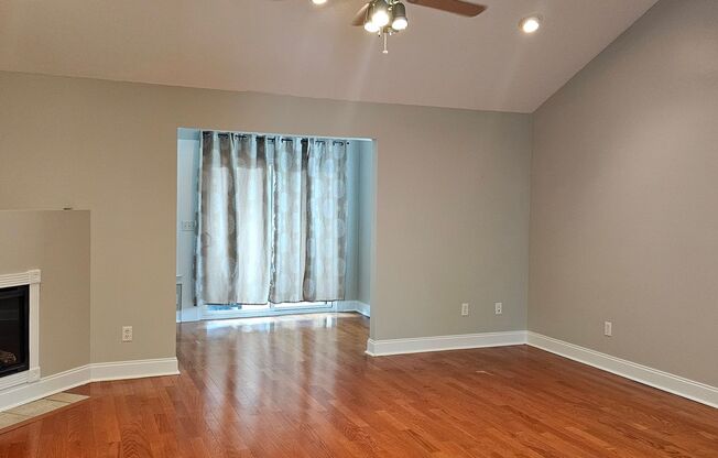 Don't Miss this 2 bedroom 2 baths near Missionary Ridge