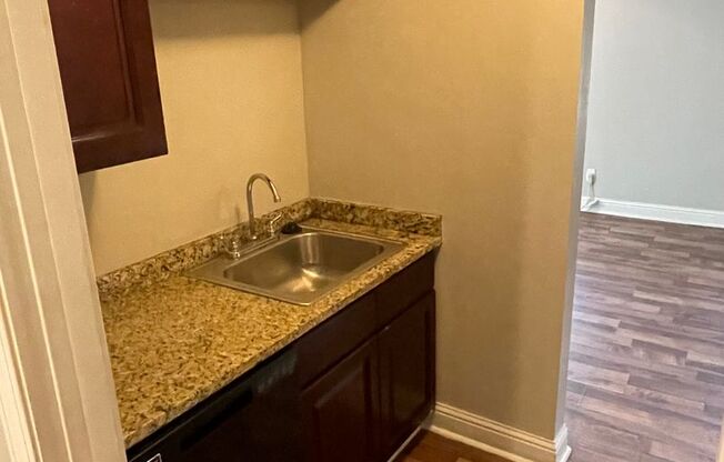 1 bed, 1 bath, 550 sqft, $1,050, Unit 1802 Philip #103