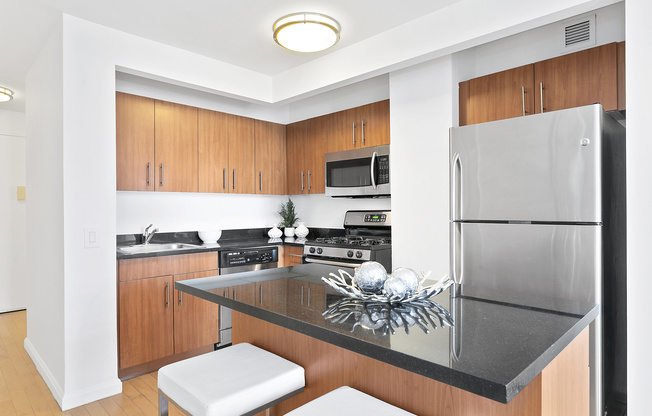 Studio, 1 bath, $3,600, Unit 36G