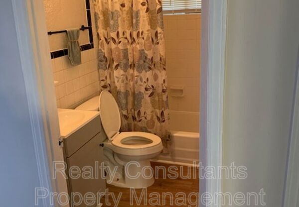 2 beds, 1 bath, 775 sqft, $975