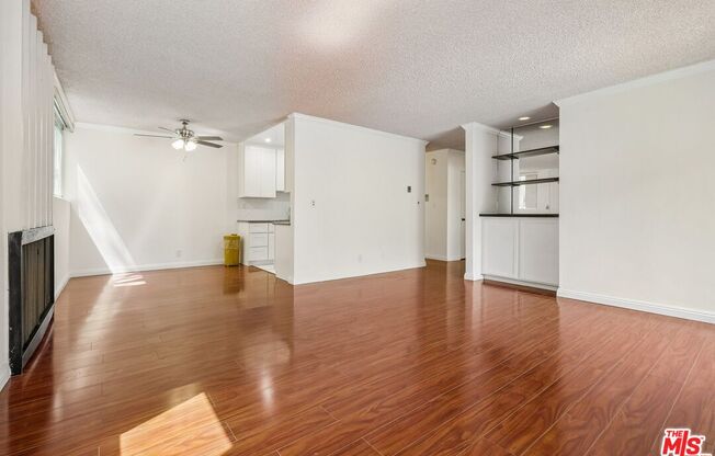 530 S BARRINGTON AVE