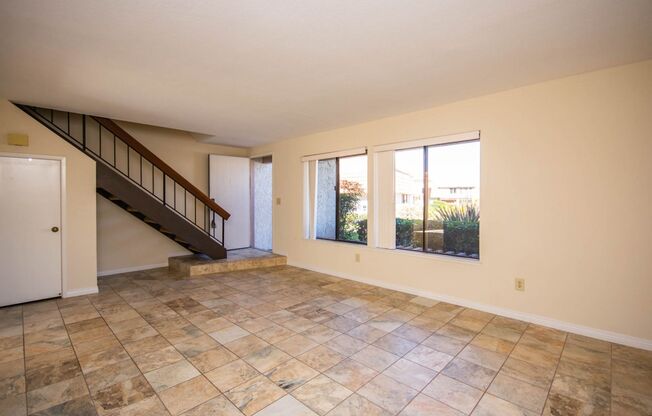 Spacious 3BR Condo with Pool View in Tanglewood!!