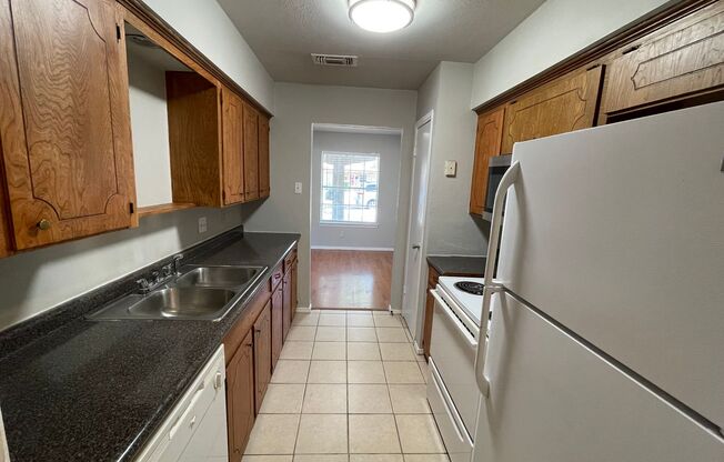 3 beds, 2 baths, 1,272 sqft, $1,895, Unit 1305