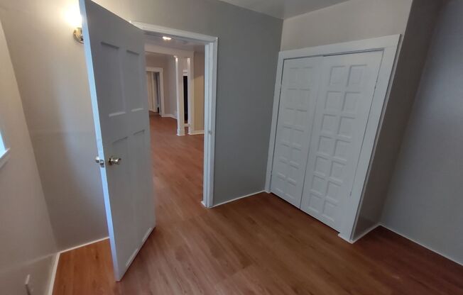 3 beds, 1 bath, $1,300, Unit 2