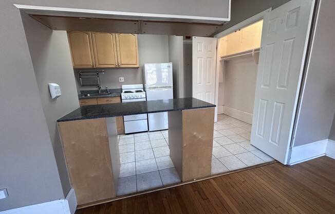 1 bed, 1 bath, $2,800, Unit 21