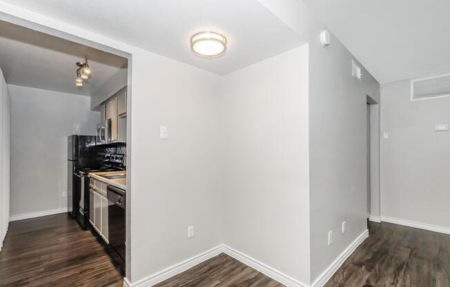 1 bed, 1 bath, 586 sqft, $694