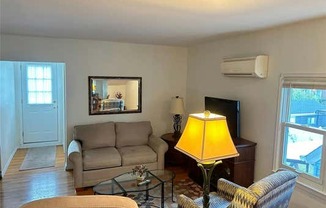 1 bed, 1 bath, $2,100