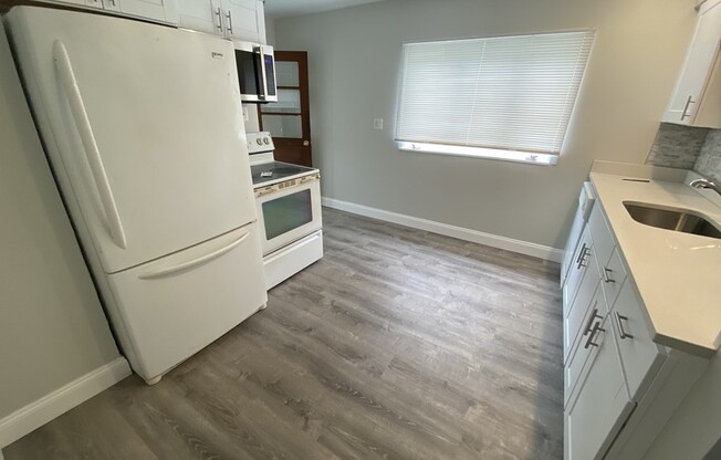 3 beds, 1 bath, $2,600, Unit 2