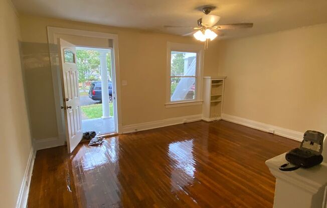 Charming 2-bedroom, 1 bathroom home in Byrd Park!