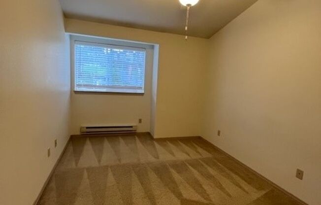 2 beds, 1 bath, 915 sqft, $1,625, Unit 412