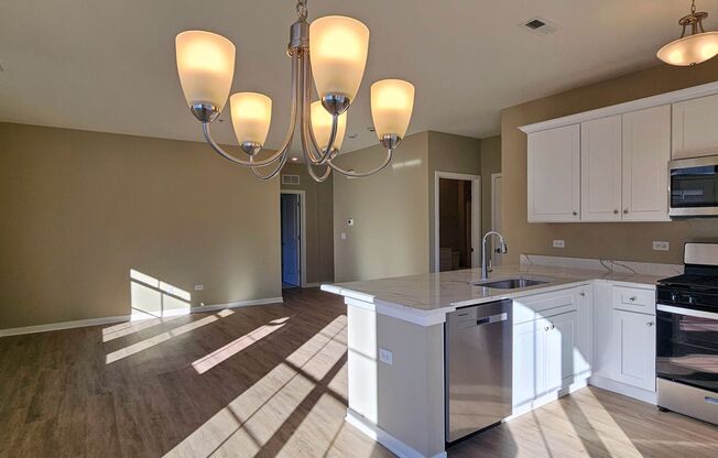 Emery Oak-2Br/2Ba Rental Home-First Floor