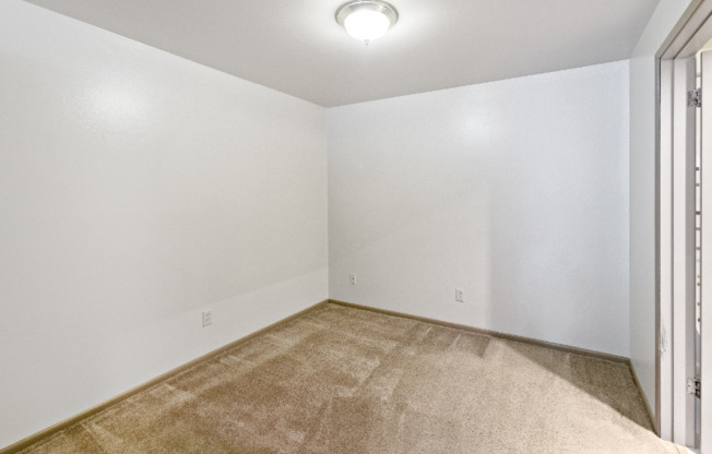 5625 15 AVE NE