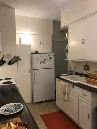 1 bed, 1.5 baths, $2,900, Unit 5