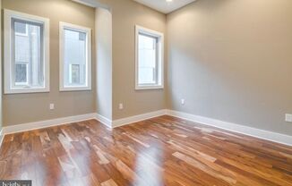 Northern Liberties Townhome with Parking