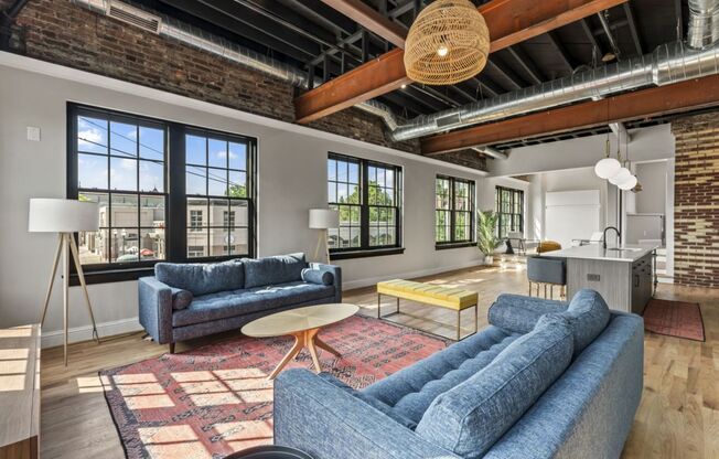 Renovated Highland Loft sleeps 4!