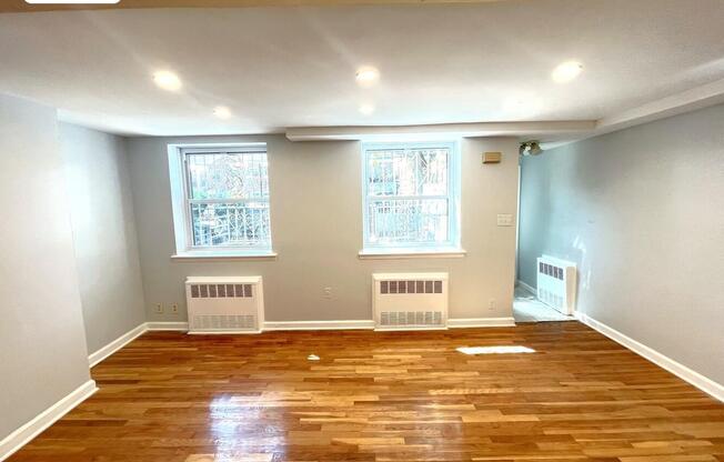 737 E 78 ST