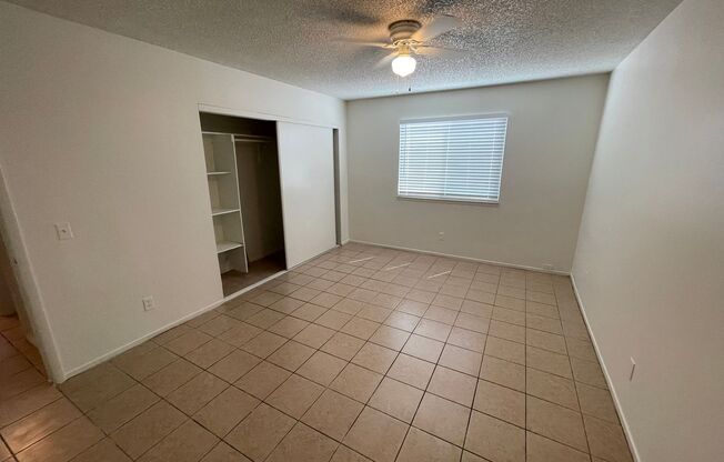 2 beds, 1 bath, 947 sqft, $995, Unit 2