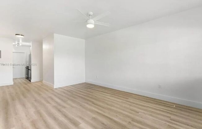 Studio, 1 bath, 400 sqft, $1,900, Unit Unit 03